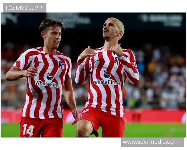 昔日足球明星风采照回顾展现他们的青春魅力与帅气瞬间