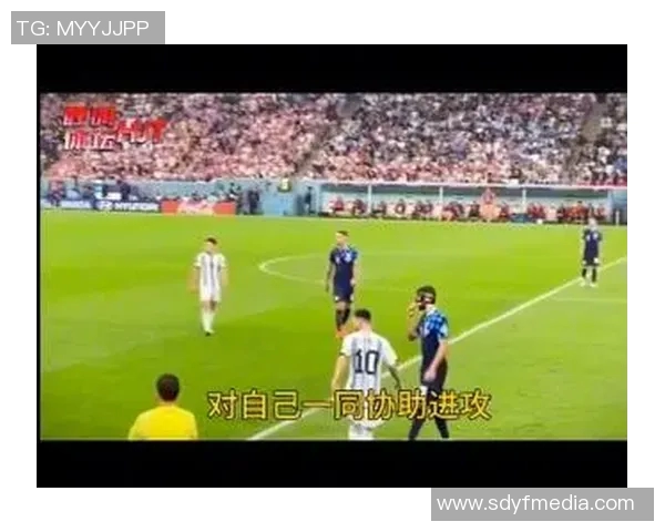 鸡冠头足球明星的传奇人生与赛场风采揭秘